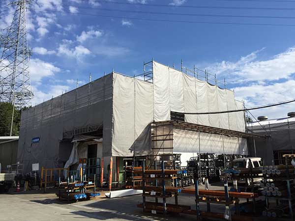 改修工事のビケ足場