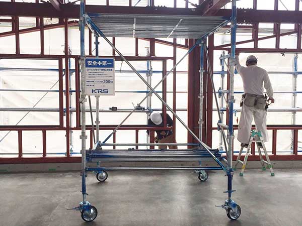 改修工事のビケ足場