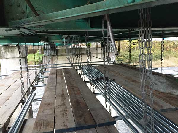 安心安全な吊り足場