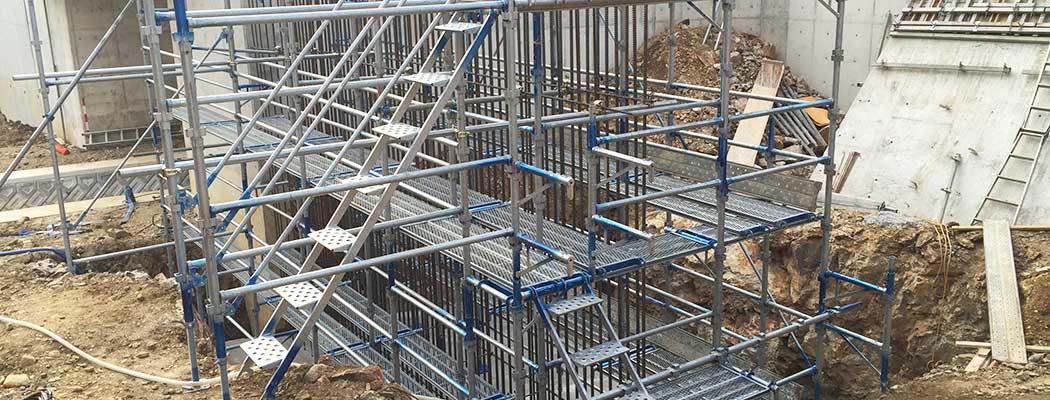 重力擁壁外部足場 | 足場工事なら愛知・岐阜・三重のKRS株式会社