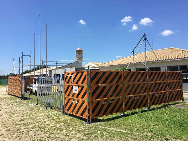 肥田中学校の現場事務所仮囲い | 足場工事なら愛知・岐阜・三重のKRS株式会社