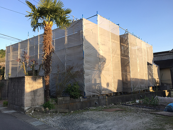 改修工事のビケ足場