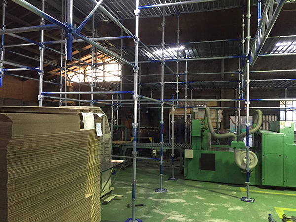 改修工事のビケ足場